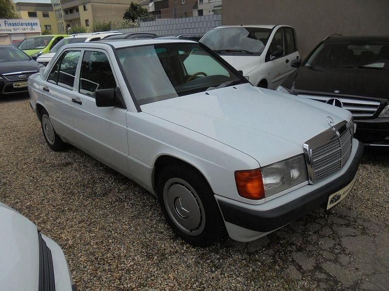 Weiß Gebraucht 1990 Mercedes 190 Limousine | 1.999 € - Bild 1/4