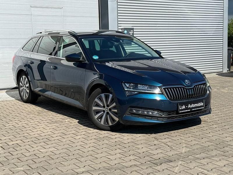 Modra lava/lava blau Gebraucht 2022 Skoda Superb Kombi | 19.700 € (Etwas zu teuer) - Bild 1/4