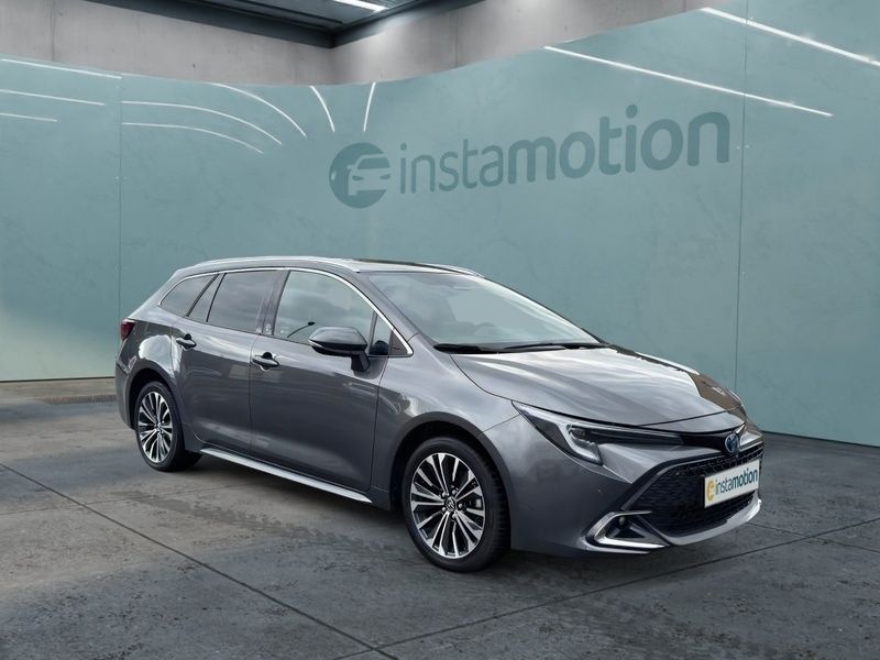 Grau Gebraucht 2024 Toyota Corolla Team Kombi | 27.450 € (Fairer Preis) - Bild 1/4