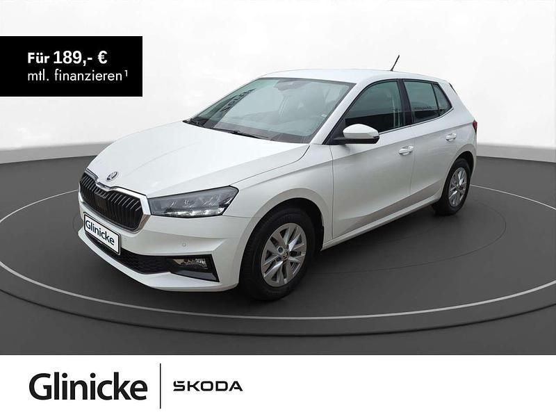 Weiß Gebraucht 2022 Skoda Fabia Style Kleinwagen | 14.480 € (Superpreis) - Bild 1/3