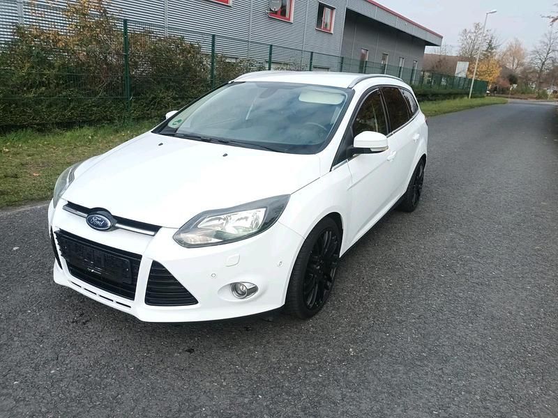 Gebraucht Ford Focus 116 PS (85 kW) 2013 Weiß Kombi