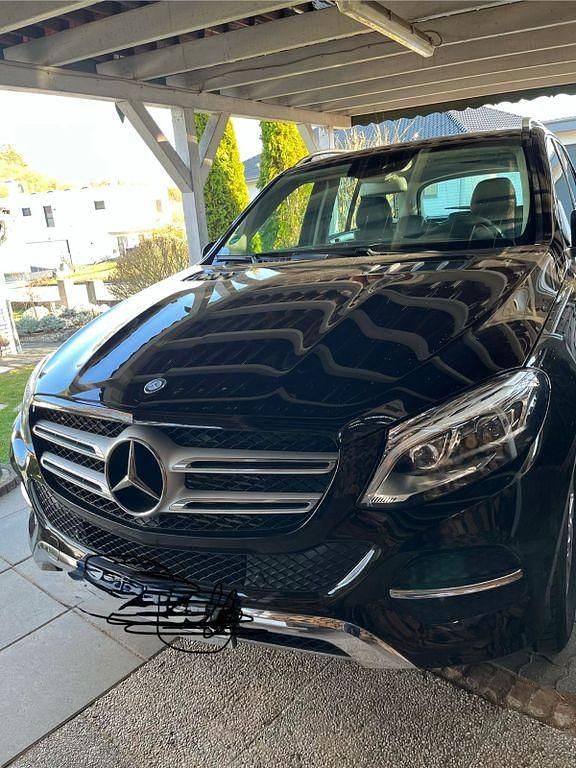 Gebraucht Mercedes GLE350 258 PS (189 kW) 2016 Schwarz SUV