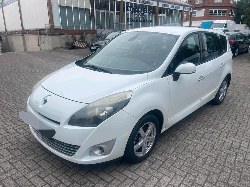 Weiß Gebraucht 2011 Renault Mégane III Limousine | 1.650 € - Bild 1/4