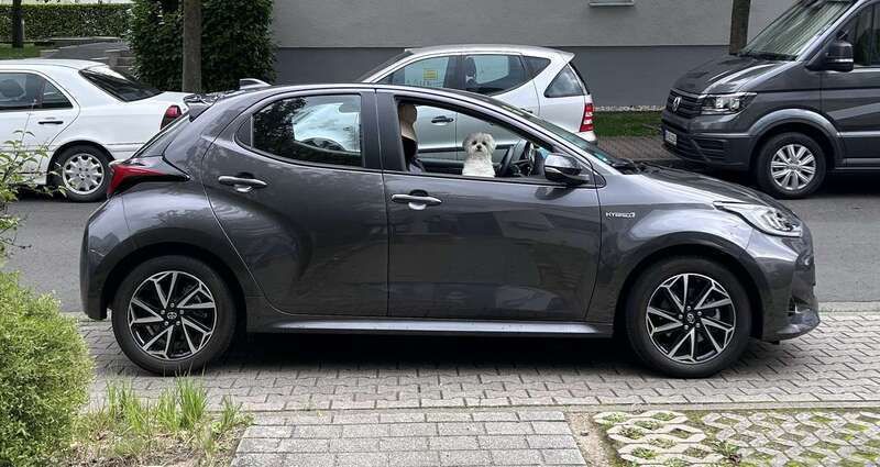 Gebraucht 2021 Toyota Yaris Hybrid Team Limousine | 17.950 € (Fairer Preis) - Bild 1/1