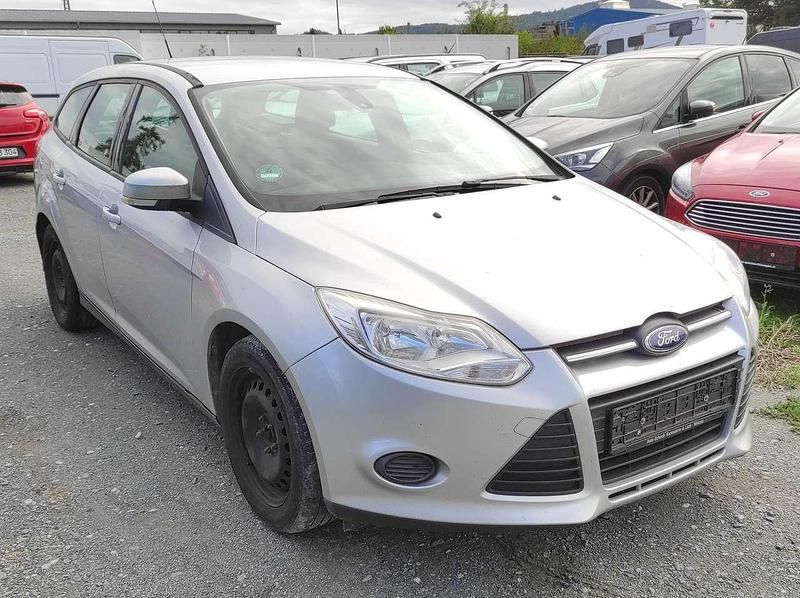 Gebraucht Ford Focus Trend 116 PS (85 kW) 2014 Polarsilber metallic Kombi