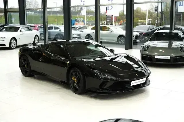 Second-hand Ferrari F8 721 CP (530 kW) 2023 Negru Cabrio