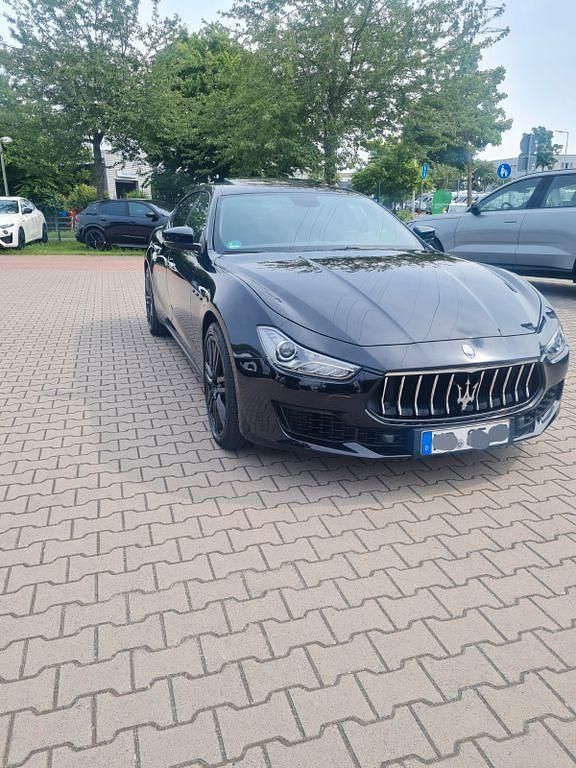 Schwarz Gebraucht 2018 Maserati Ghibli Limousine | 34.400 € (Fairer Preis) - Bild 1/4
