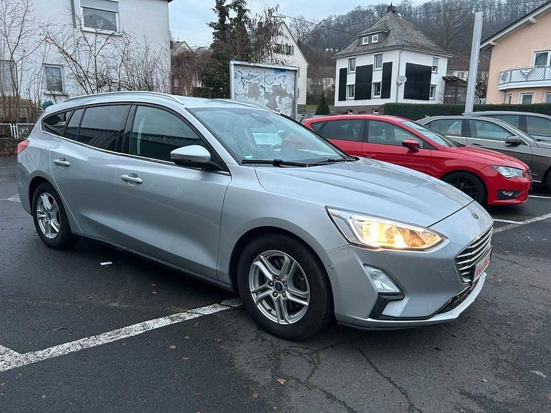 Silber Gebraucht 2019 Ford Focus Cool & Connect Kombi | 5.999 € (Superpreis) - Bild 1/4
