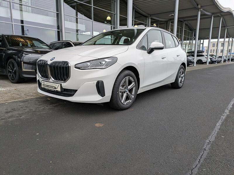 Gebraucht BMW 220 Active Tourer 156 PS (114 kW) 2025 Weiß Van / Kleinbus