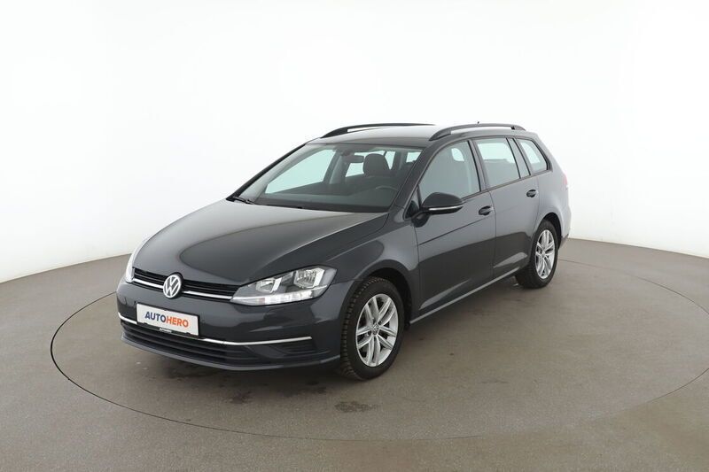 Grau Gebraucht 2019 VW Golf VII Comfortline Kombi | 17.810 € (Fairer Preis) - Bild 1/4