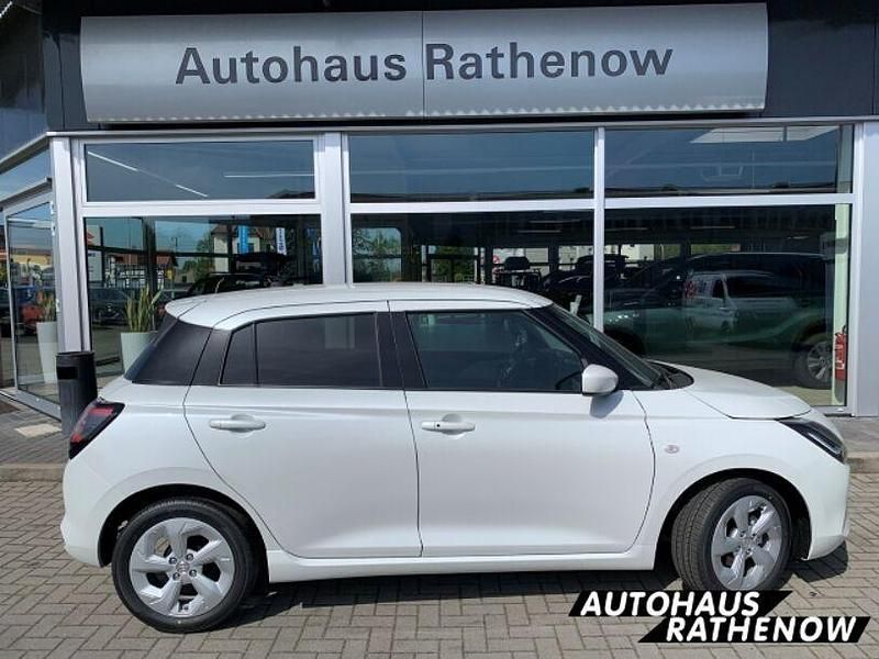 Neu Suzuki Swift Comfort 83 PS (61 kW) 2025 Weiß Kleinwagen