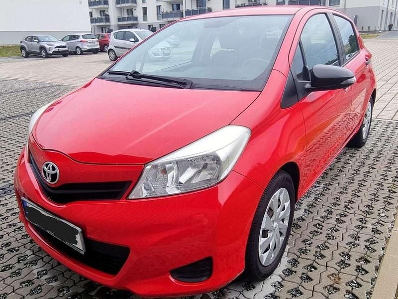 Rot Gebraucht 2012 Toyota Yaris Kleinwagen | 5.000 € (Superpreis) - Bild 1/4