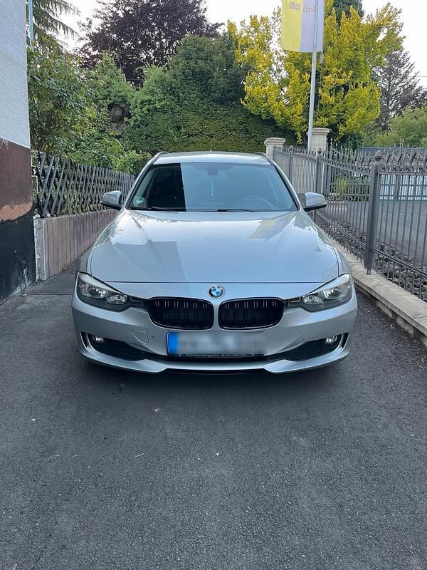 Silber Gebraucht 2013 BMW 318 Kombi | 5.500 € (Fairer Preis) - Bild 1/4