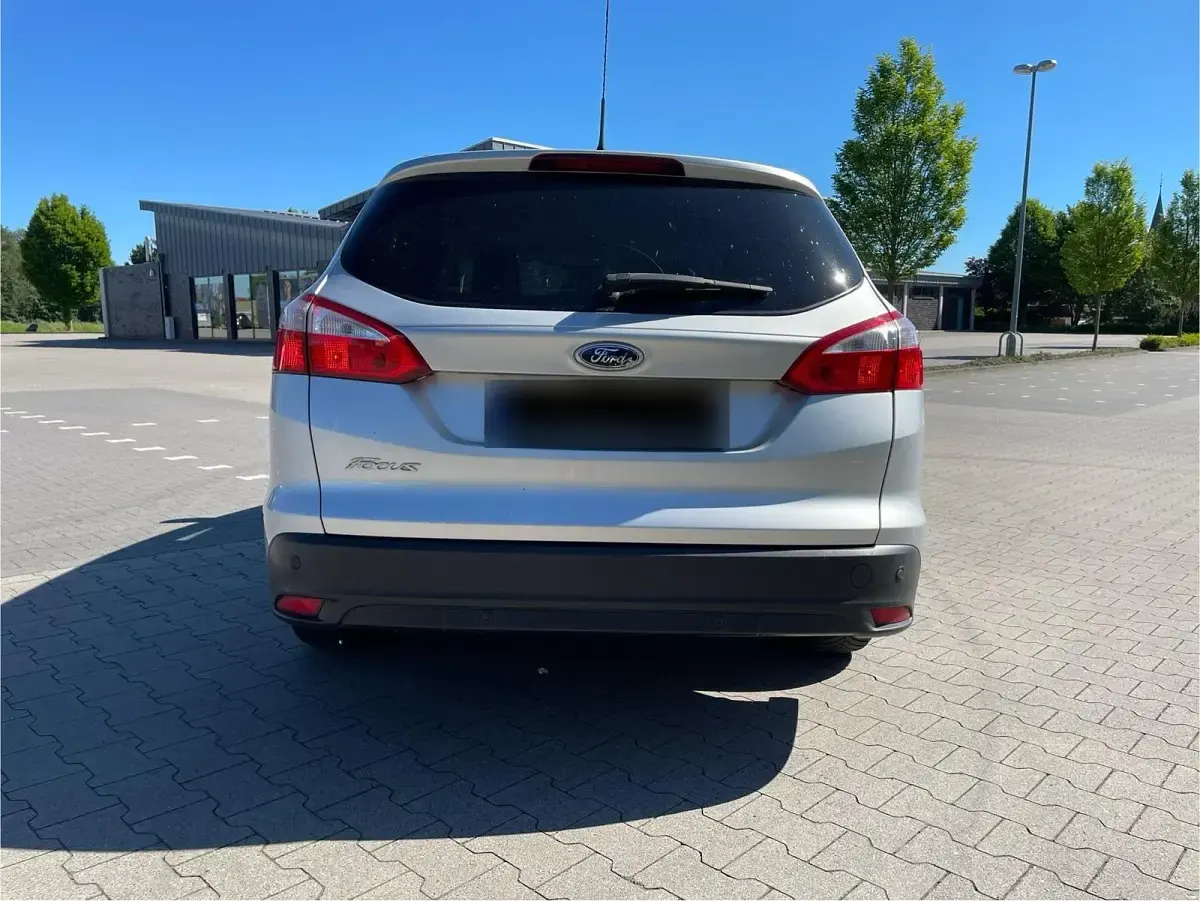 Używany Ford Focus 105 KM (77 kW) 2011 Srebrny Kombi