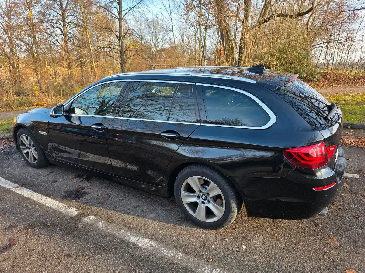 Second-hand BMW 520 Luxury Line 190 CP (139 kW) 2015 Negru Break