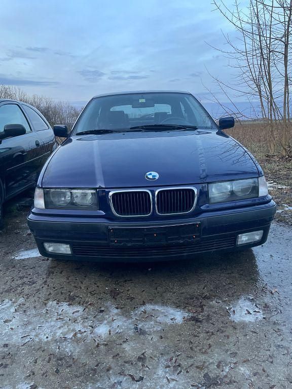 Blau Gebraucht 1999 BMW 316 Comfort Edition Limousine | 2.500 € (Guter Preis) - Bild 1/4