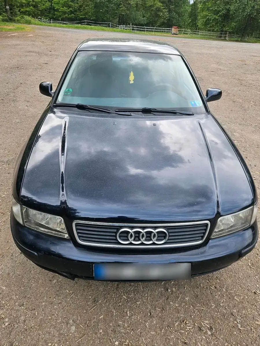 Używany Audi A4 125 KM (91 kW) 1997 Niebieski Sedan/Limuzyna