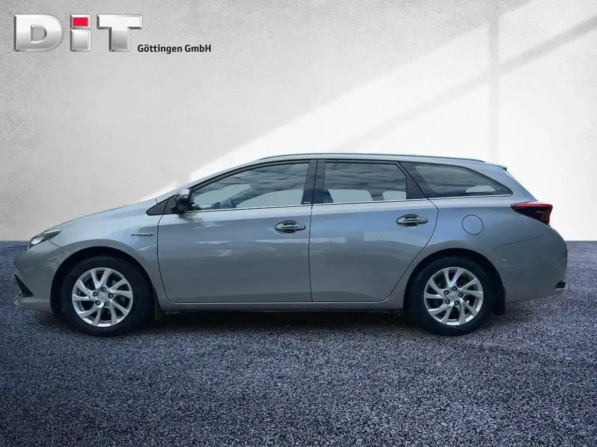 Gebraucht Toyota Auris Hybrid Basis 136 PS (100 kW) 2016 Titansilber mica metallic Kombi