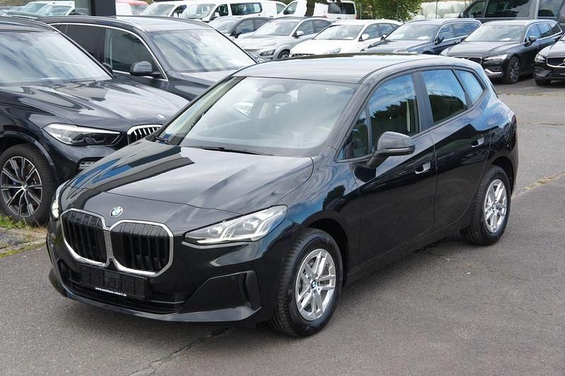 Schwarz Gebraucht 2022 BMW 218 Active Tourer Sport Line Van / Kleinbus | 26.999 € (Fairer Preis) - Bild 1/4