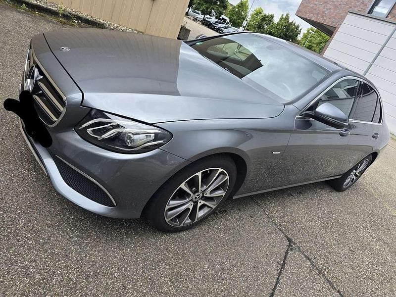 Gebraucht 2020 Mercedes E220 Avantgarde Limousine | 30.500 € (Guter Preis) - Bild 1/4