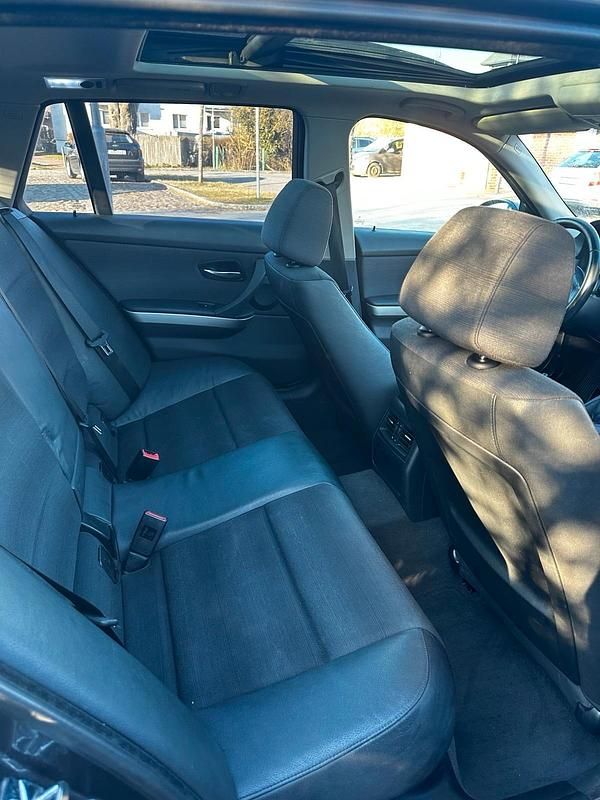 Gebraucht BMW 320 163 PS (119 kW) 2008 Grau Kombi