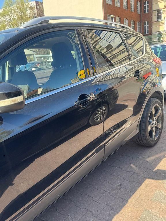 Gebraucht Ford Kuga Individual 150 PS (110 kW) 2016 Schwarz SUV