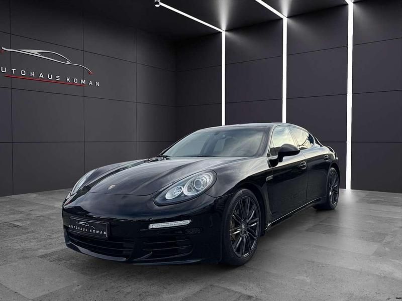 Tiefschwarz Gebraucht 2014 Porsche Panamera Coupé | 27.880 € (Teuer) - Bild 1/4
