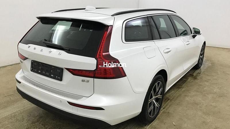 Gebraucht Volvo V60 Core 163 PS (119 kW) 2022 Weiß Kombi