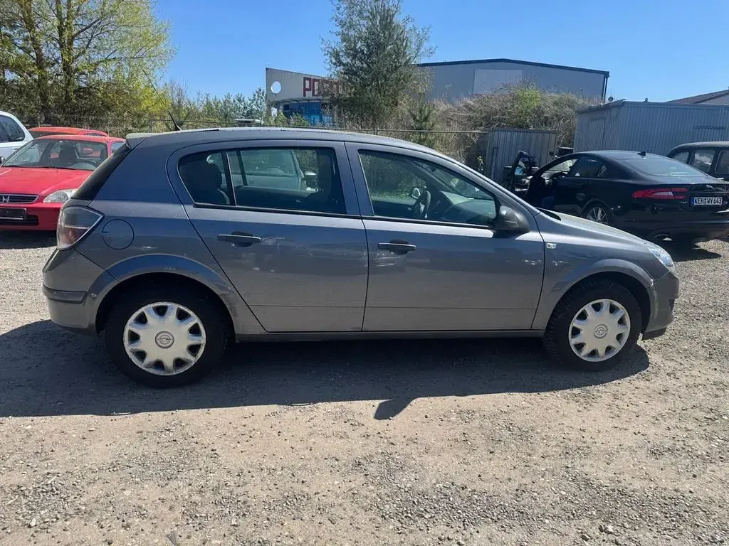 Gebraucht Opel Astra 105 PS (77 kW) 2008 Grau Limousine