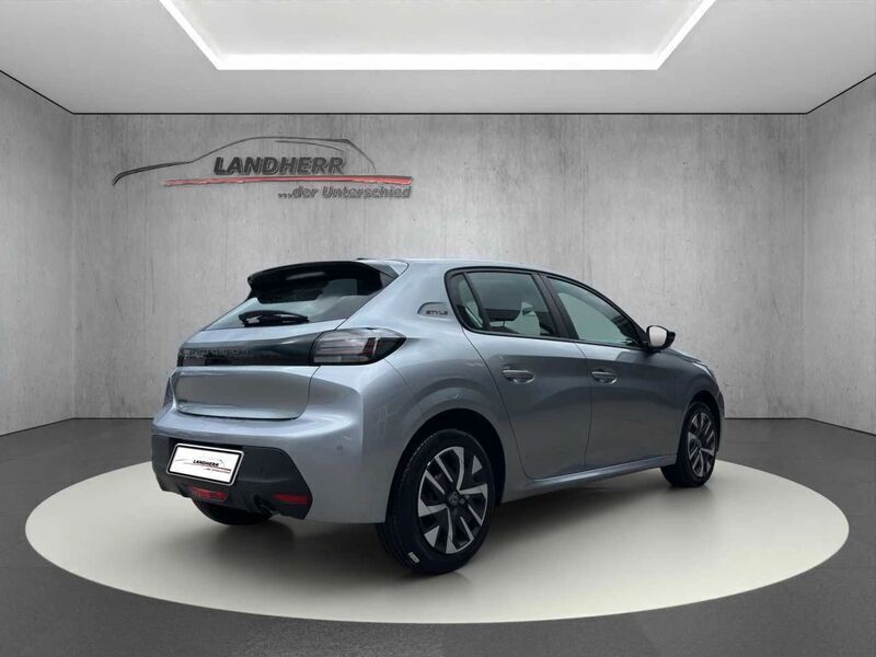 Grau Neu 2025 Peugeot 208 Style Kleinwagen | 23.262 € (Etwas zu teuer) - Bild 1/4
