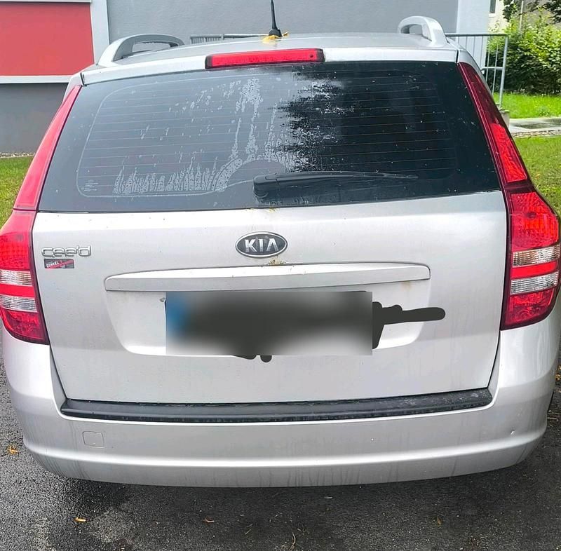 Gebraucht Kia Ceed 109 PS (80 kW) 2009 Silber Kleinwagen