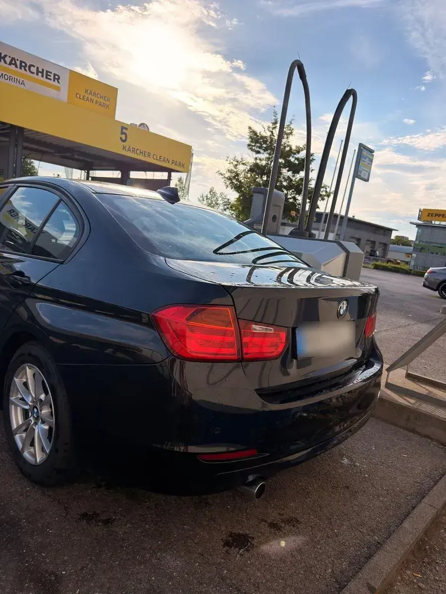 Gebraucht BMW 318 143 PS (105 kW) 2013 Schwarz Limousine