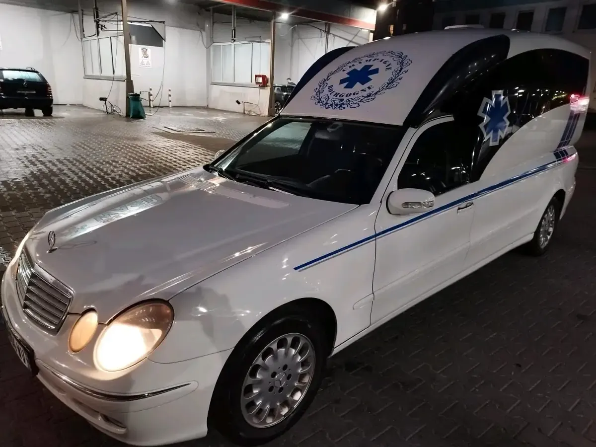Gebraucht Mercedes E270 177 PS (130 kW) 2006 Weiß Limousine