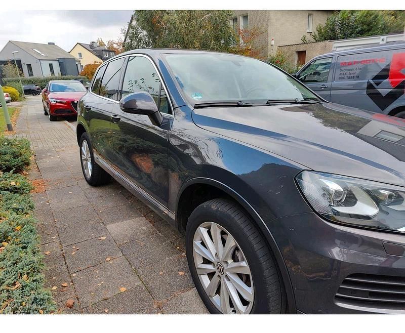 Grau Gebraucht 2012 VW Touareg SUV | 8.850 € (Superpreis) - Bild 1/4