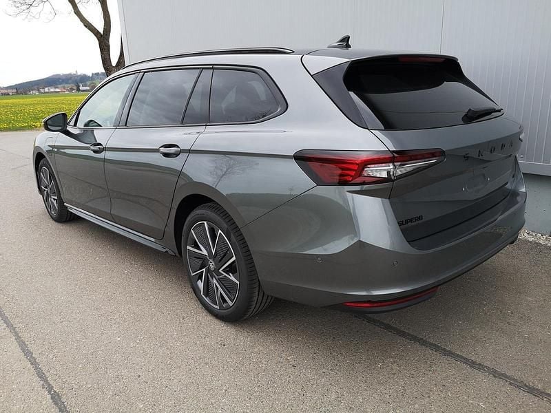 Neu Skoda Superb SportLine 204 PS (150 kW) 2025 Purewhite Kombi