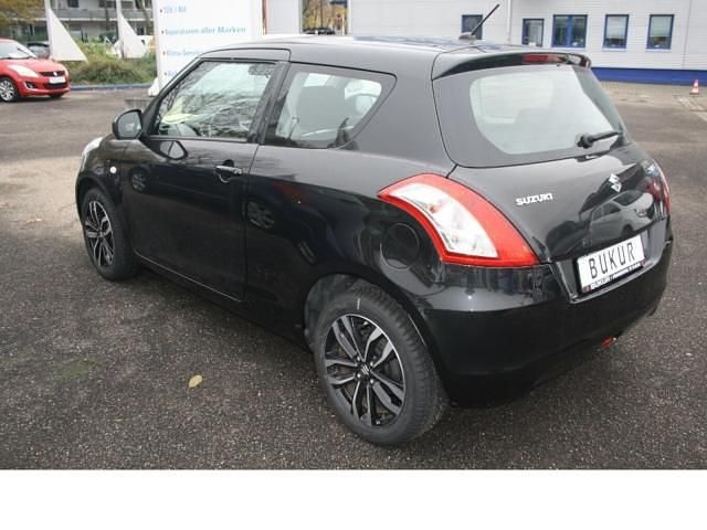 Gebraucht Suzuki Swift Club 94 PS (69 kW) 2016 Schwarz Kleinwagen
