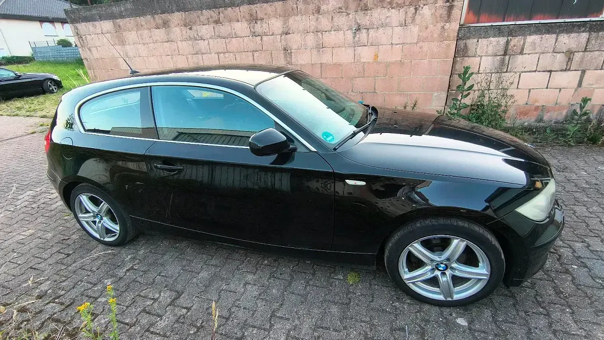 Gebraucht BMW 118 143 PS (105 kW) 2011 Schwarz Kleinwagen