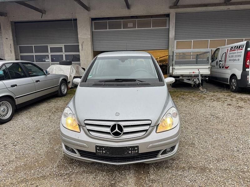 Silber Gebraucht 2005 Mercedes B180 Van / Kleinbus | 1.650 € (Guter Preis) - Bild 1/4