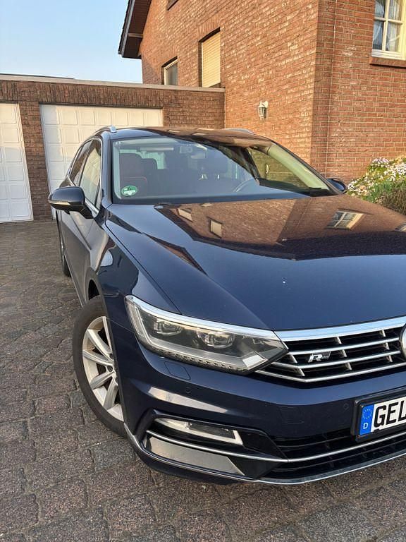 Gebraucht VW Passat Highline 190 PS (139 kW) 2015 Blau Kombi