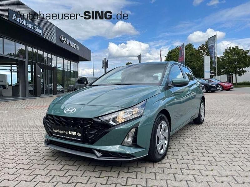 Grün Neu 2025 Hyundai i20 Limousine | 19.890 € (Superpreis) - Bild 1/4