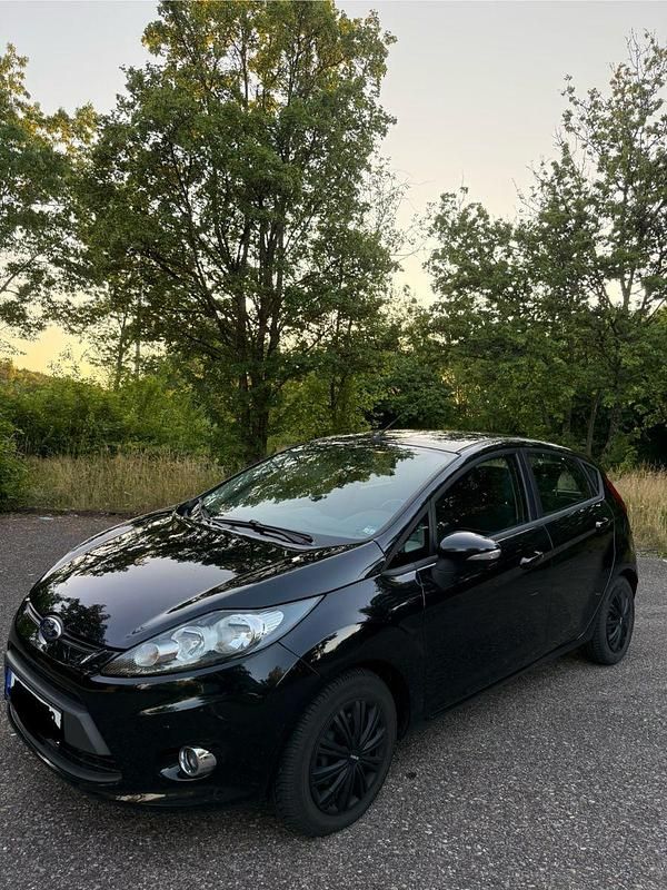 Schwarz Gebraucht 2012 Ford Fiesta Kleinwagen | 3.700 € - Bild 1/4