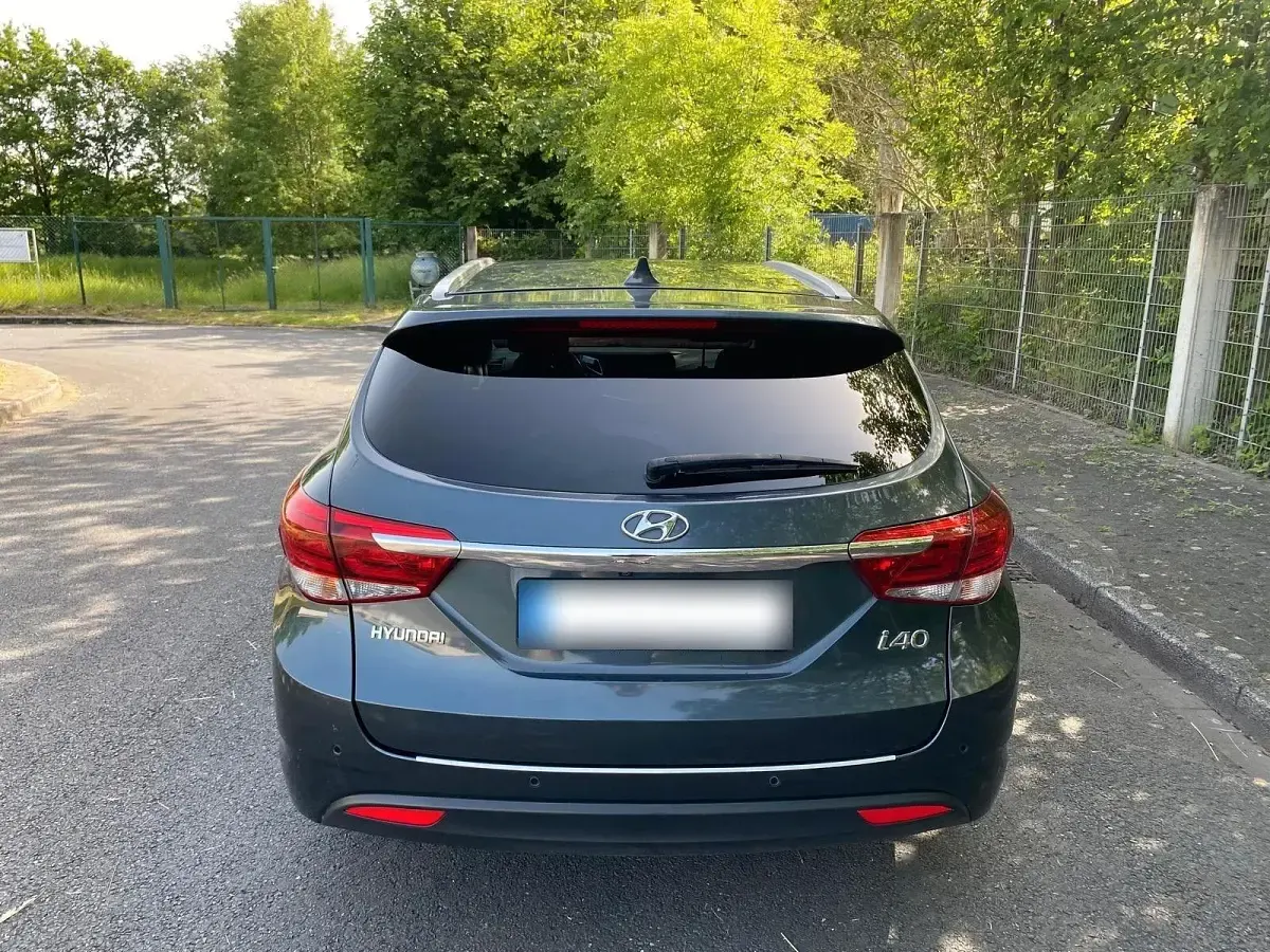 Gebraucht Hyundai i40 Trend 135 PS (99 kW) 2016 Grau Kombi