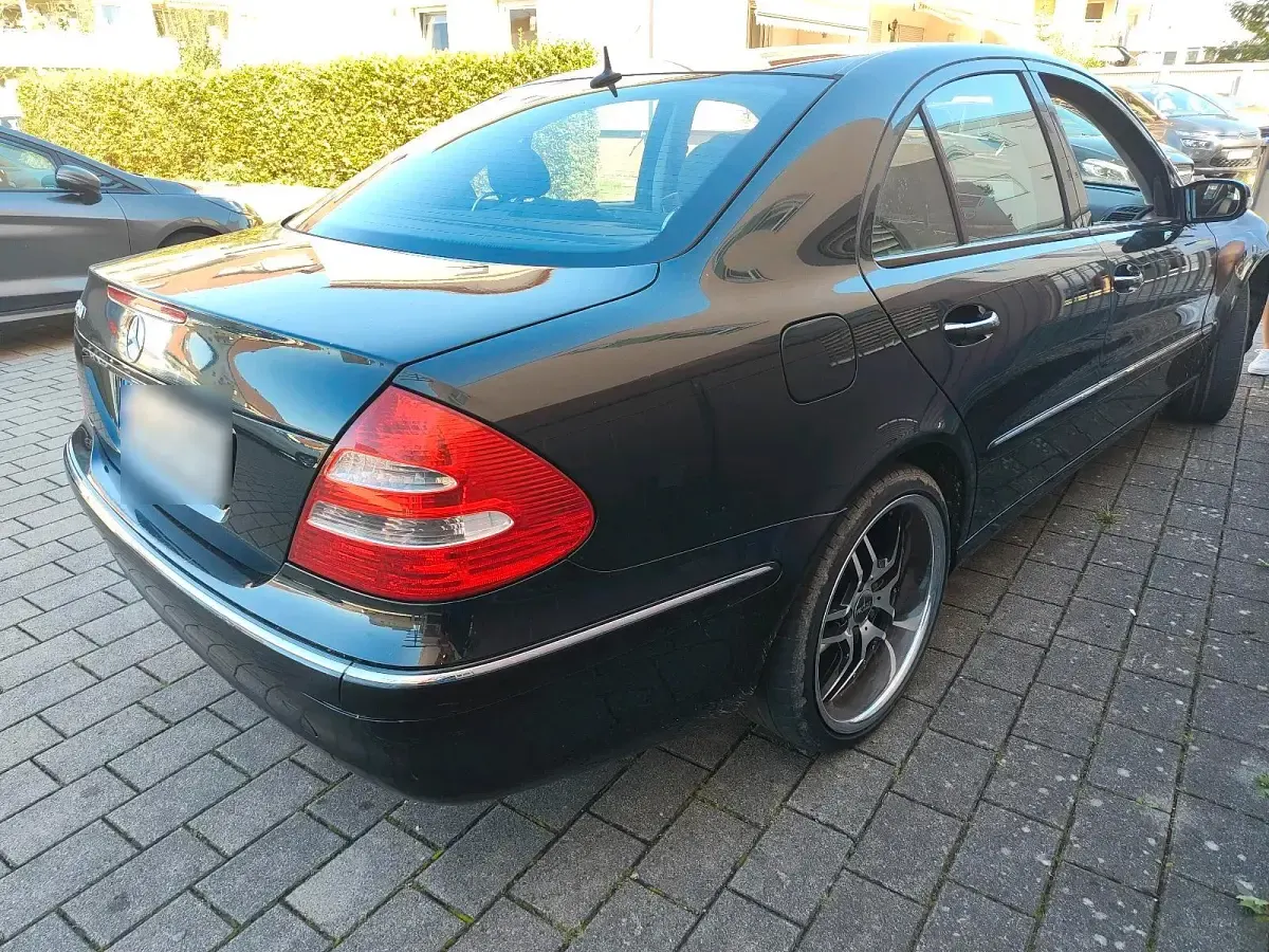 Gebraucht Mercedes E240 177 PS (130 kW) 2003 Andere farben Limousine
