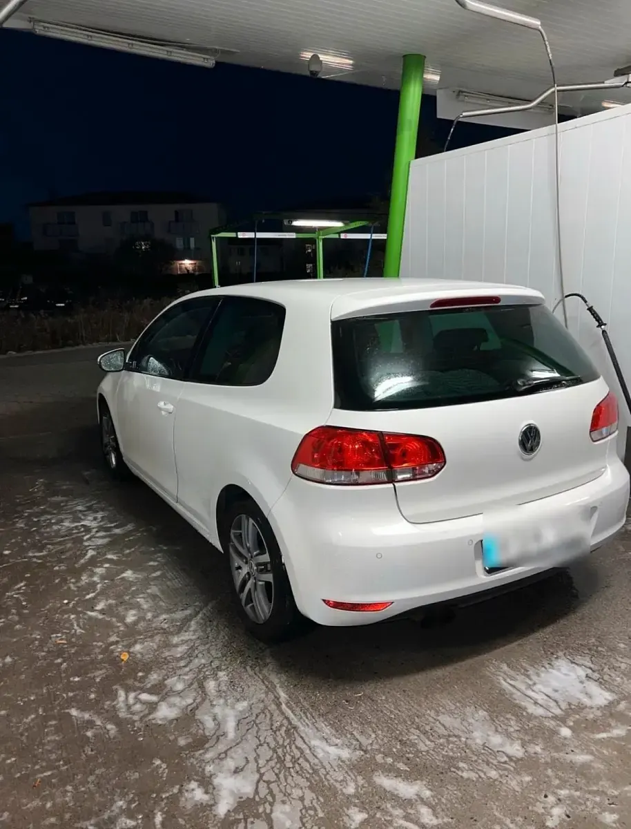 Gebraucht VW Golf VI 122 PS (89 kW) 2010 Weiß Kleinwagen