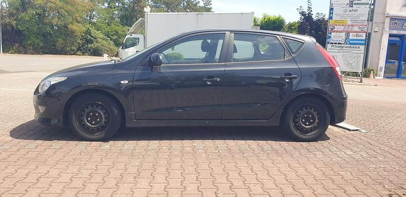 Gebraucht Hyundai i30 Classic 109 PS (80 kW) 2010 Stone black Kleinwagen