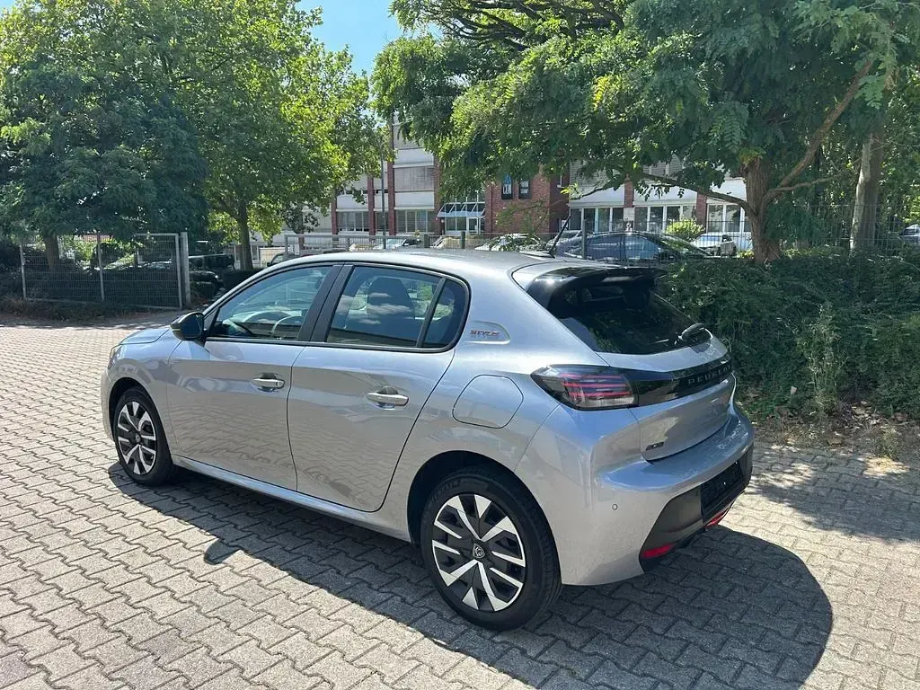 Gebraucht Peugeot 208 Style 110 PS (80 kW) 2025 Grau Kleinwagen