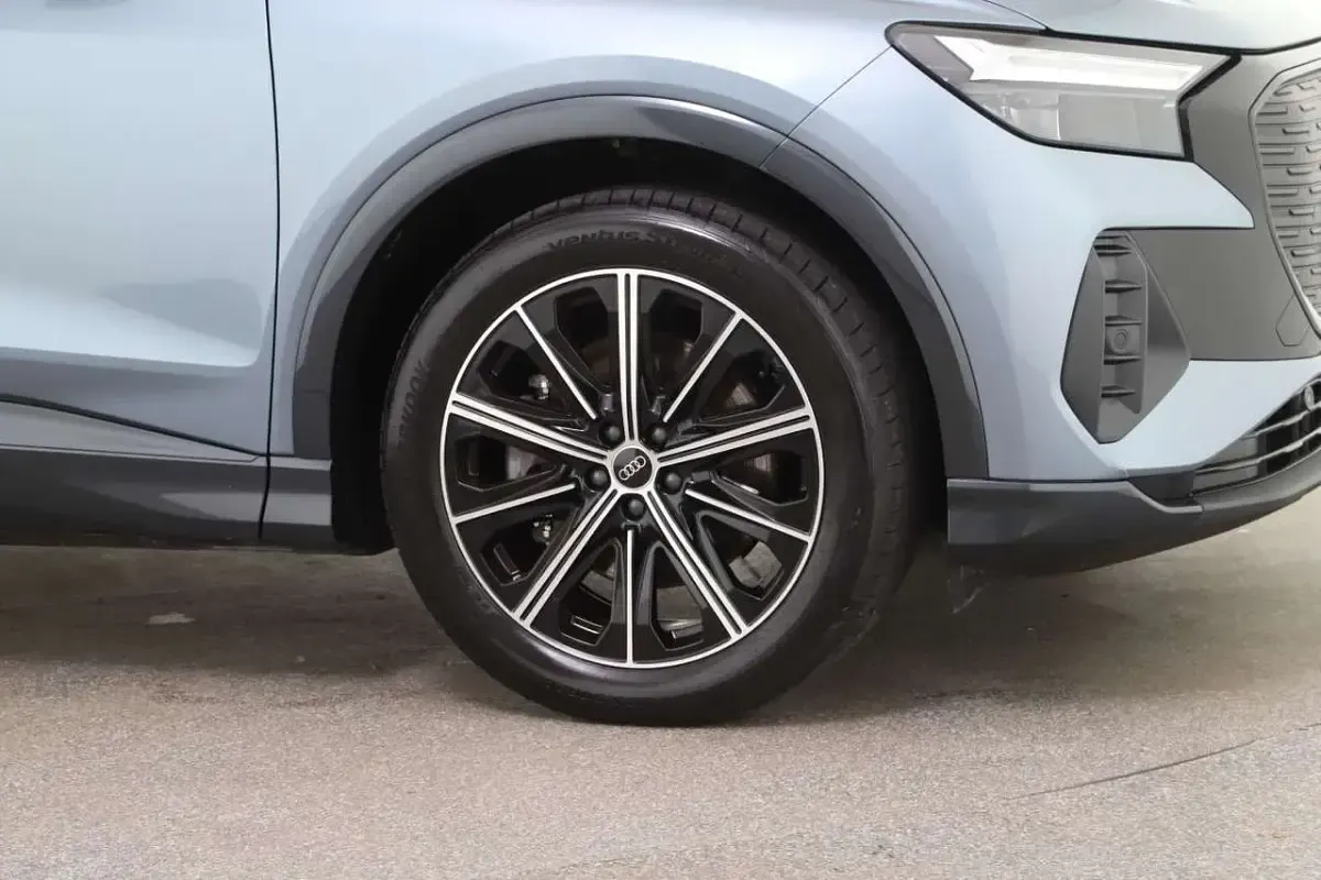 Gebraucht Audi Q4 e-tron Advanced 210 kW (286 PS) 2025 Geysirblau metallic SUV