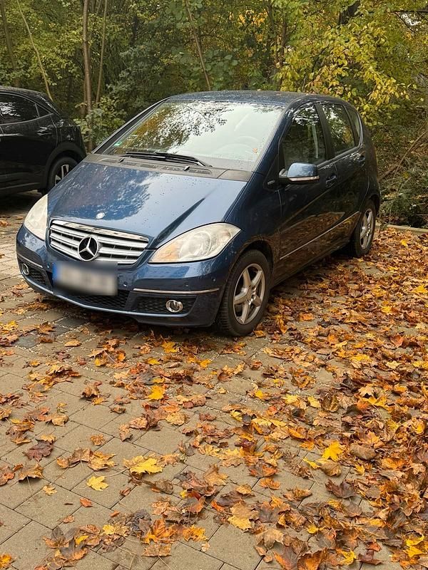 Blau Gebraucht 2010 Mercedes A180 Kleinwagen | 3.150 € (Fairer Preis) - Bild 1/4