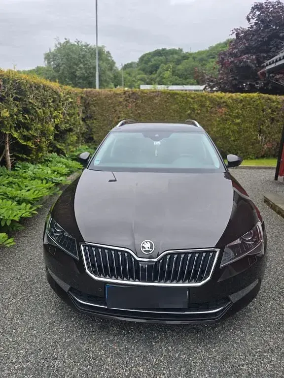 Gebraucht Skoda Superb LAURIN & KLEMENT 150 PS (110 kW) 2017 Braun Limousine