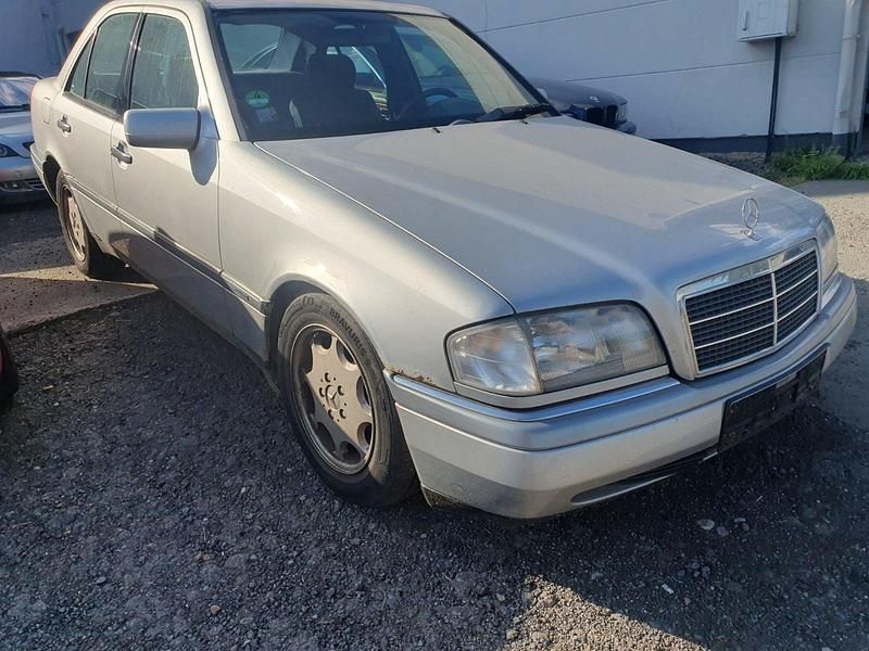 Grau Gebraucht 1994 Mercedes C220 Elegance Limousine | 1.749 € - Bild 1/4